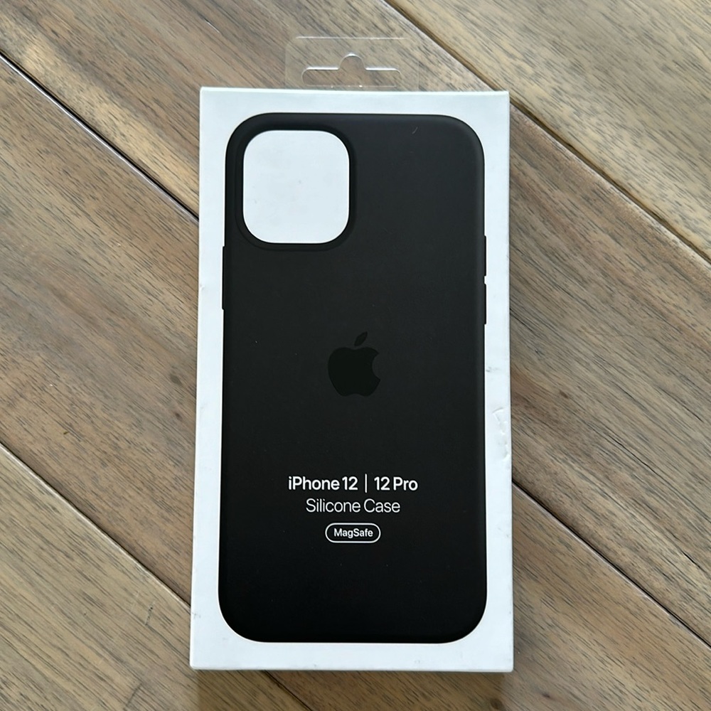 iPhone 12 | 12 Pro Silicone Case MagSafe Black NWT!